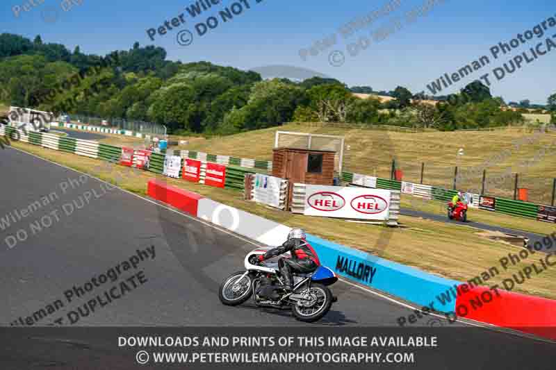 Vintage motorcycle club;eventdigitalimages;mallory park;mallory park trackday photographs;no limits trackdays;peter wileman photography;trackday digital images;trackday photos;vmcc festival 1000 bikes photographs